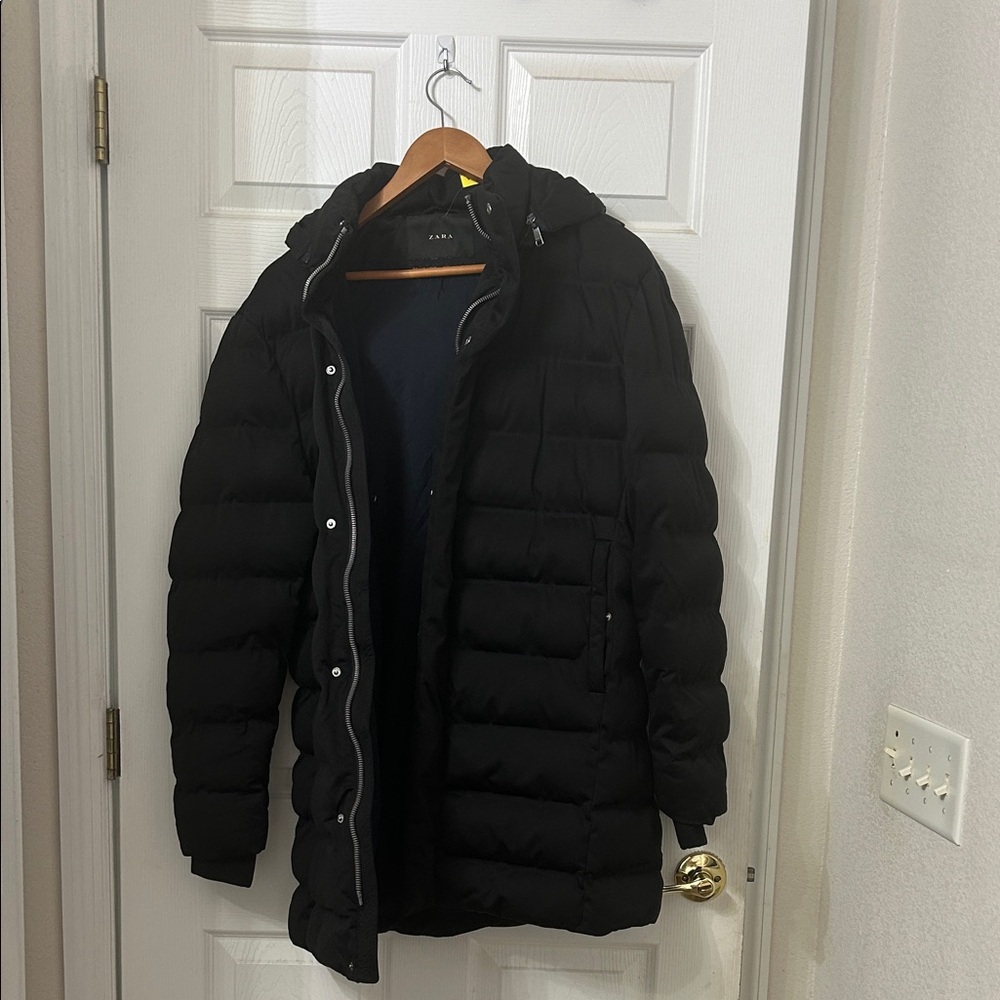 Zara Men's Classic Black Puffer Coat size medium/ 40 W hoodie and zipper as new